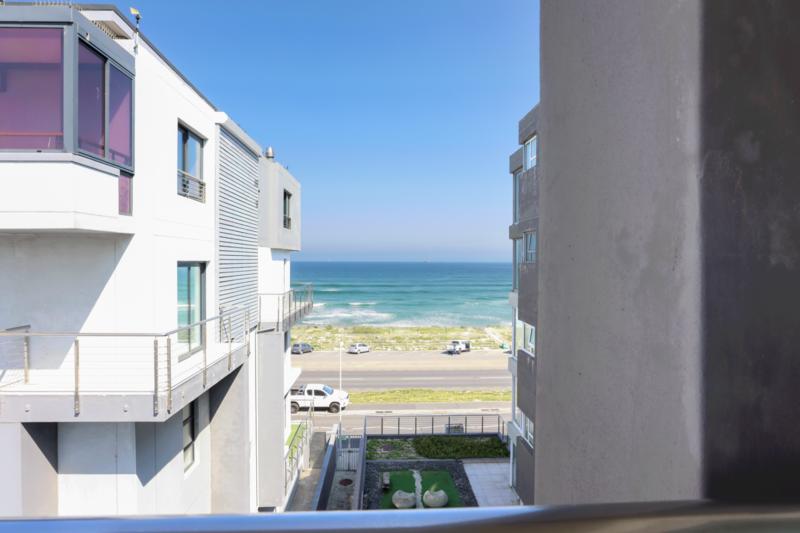 2 Bedroom Property for Sale in Bloubergstrand Western Cape